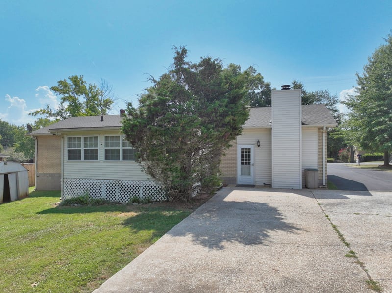 100 Mcbratney Dr, Hendersonville, TN 37075