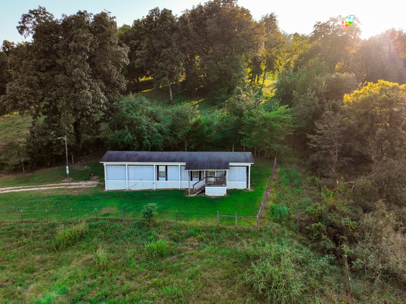 3846 Old State Rd, Hampshire, TN 38461