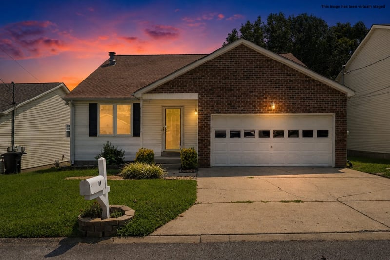 104 Edgehill Ln, Hendersonville, TN 37075
