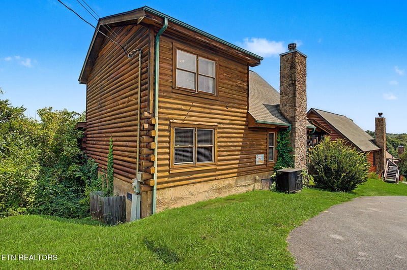 2223 Eagle Feather Dr, Sevierville, TN 37876