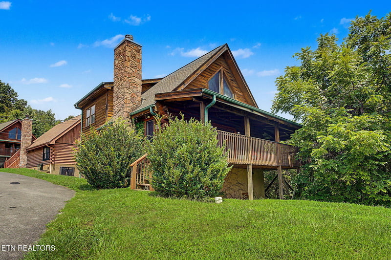 2223 Eagle Feather Dr, Sevierville, TN 37876