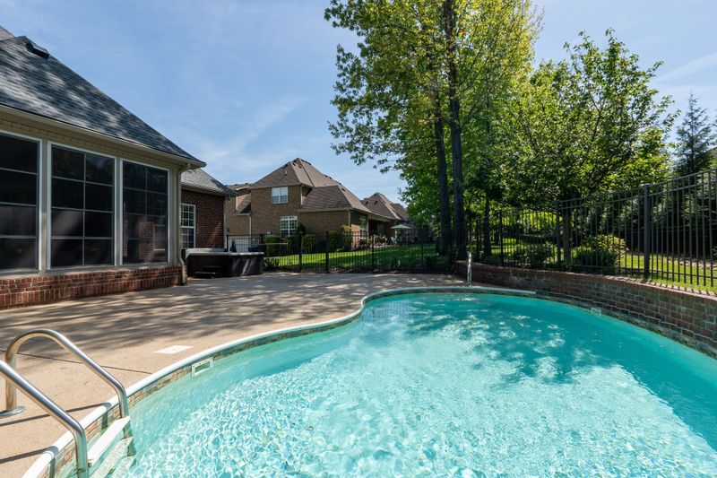 1215 Twin View Dr, Murfreesboro, TN 37128