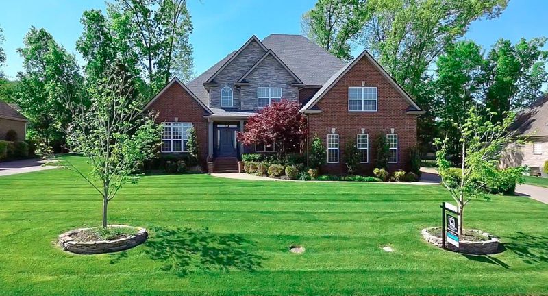 1215 Twin View Dr, Murfreesboro, TN 37128