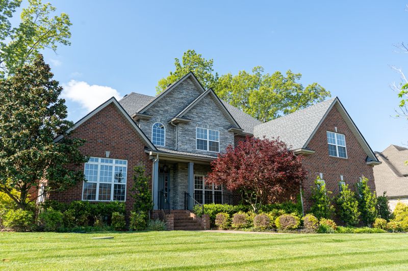 1215 Twin View Dr, Murfreesboro, TN 37128