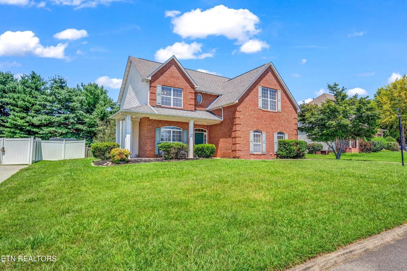 5021 Magic Lantern Dr, Knoxville, TN 37918