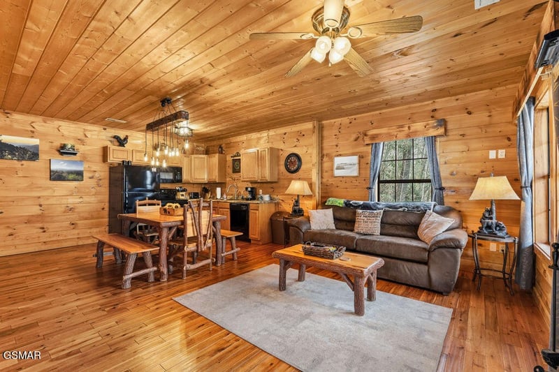 1418 School House Gap Rd, Sevierville, TN 37876