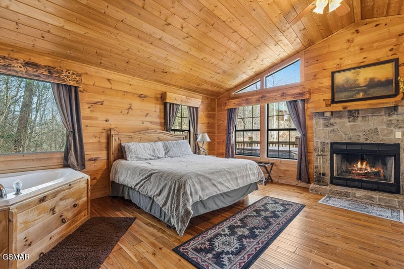 1418 School House Gap Rd, Sevierville, TN 37876