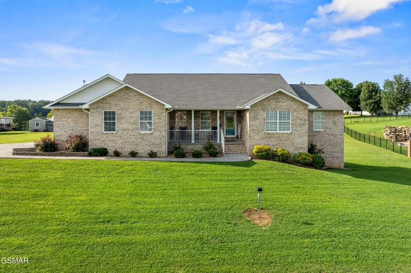 1429 Alum Cave Cv, Sevierville, TN 37862