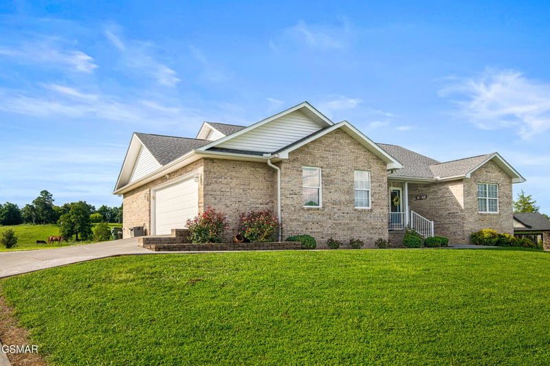 1429 Alum Cave Cv, Sevierville, TN 37862