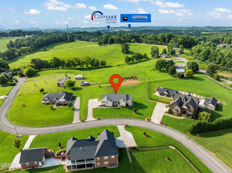 1429 Alum Cave Cv, Sevierville, TN 37862