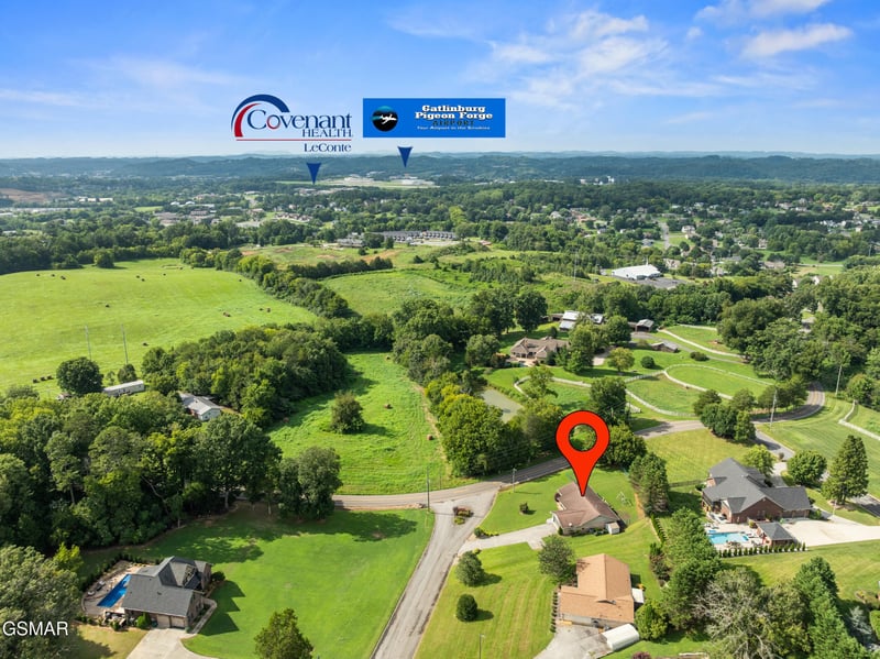 1301 Snappwood Dr, Sevierville, TN 37862