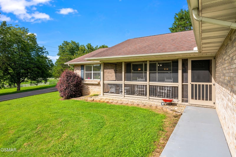 1301 Snappwood Dr, Sevierville, TN 37862