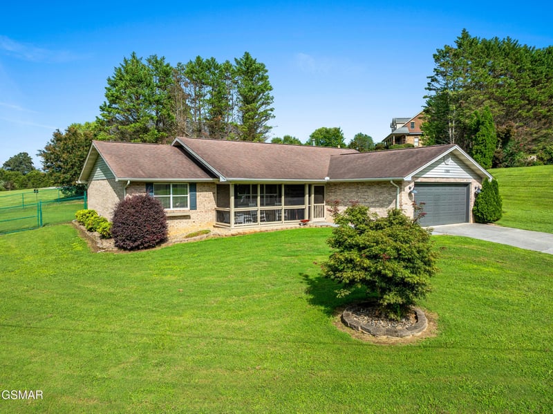 1301 Snappwood Dr, Sevierville, TN 37862