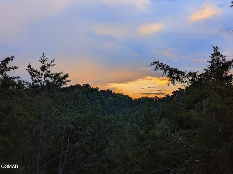 2045 Eagle Feather Dr, Sevierville, TN 37876
