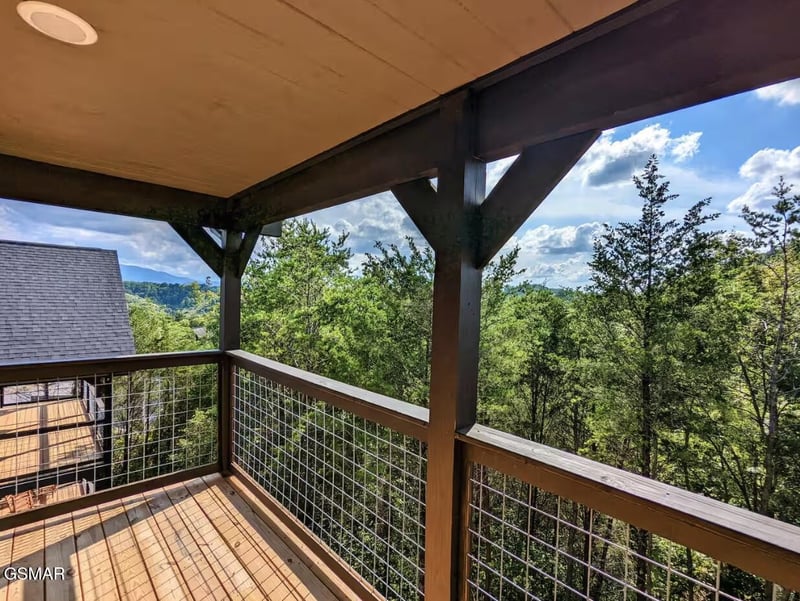2045 Eagle Feather Dr, Sevierville, TN 37876