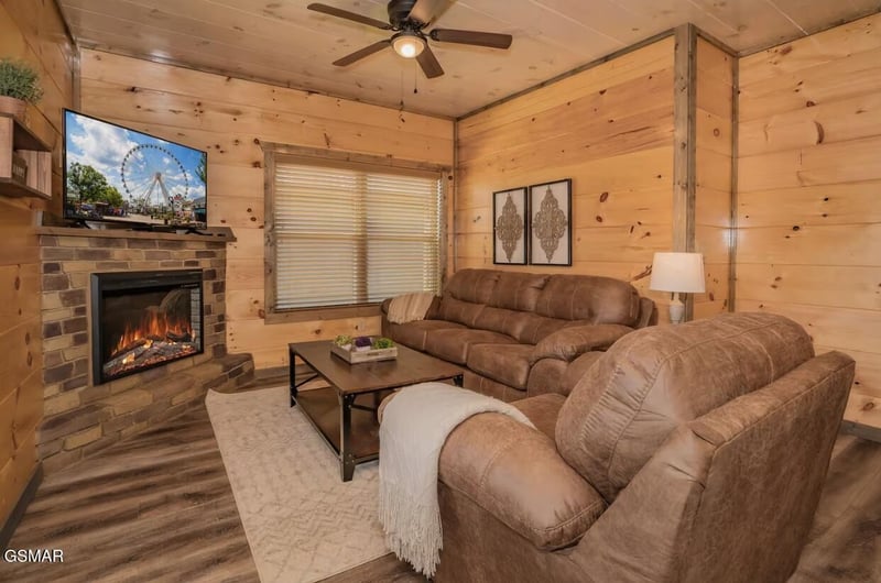 2045 Eagle Feather Dr, Sevierville, TN 37876