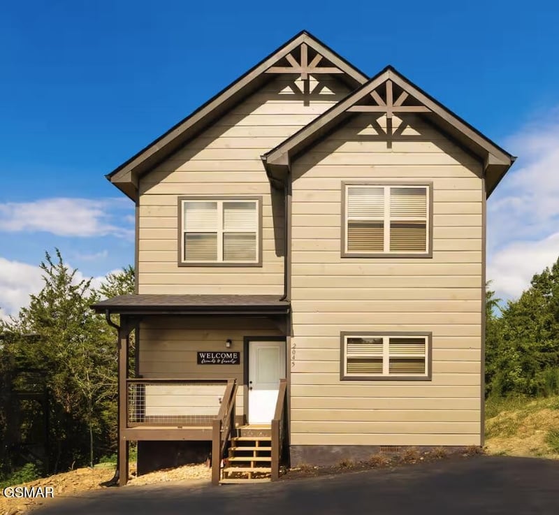 2045 Eagle Feather Dr, Sevierville, TN 37876
