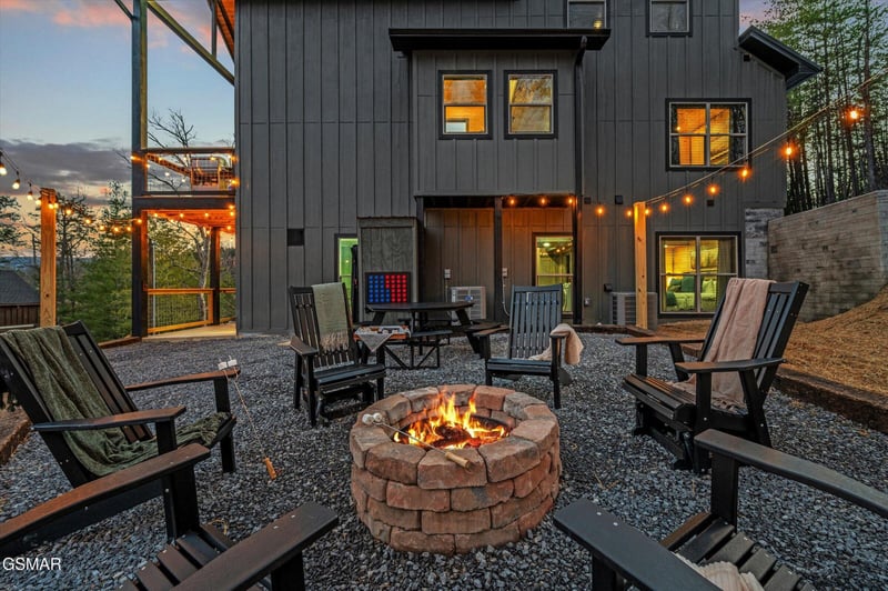 1518 Bear Valley Rd, Sevierville, TN 37876