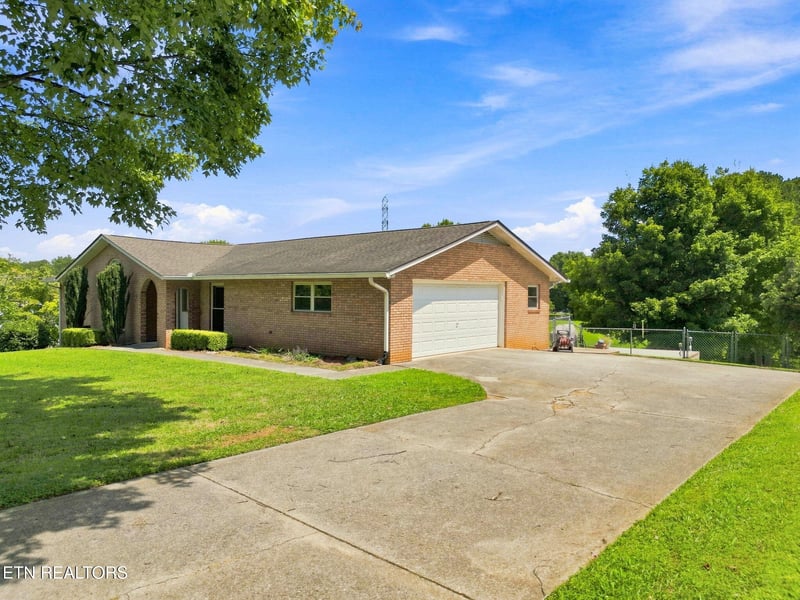 2812 Pleasant View Ave, Maryville, TN 37803