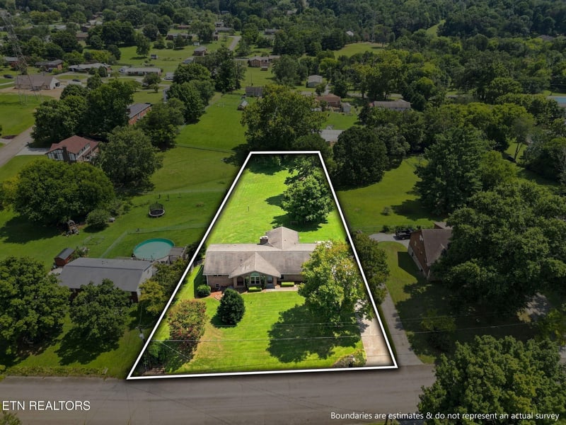 2812 Pleasant View Ave, Maryville, TN 37803
