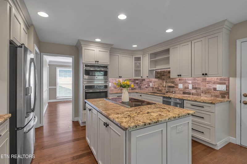 1301 Shadybrook Cove Ln, Knoxville, TN 37922
