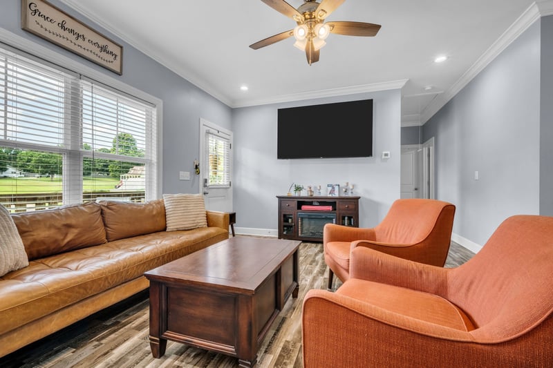 112 Holland Dr, Burns, TN 37029