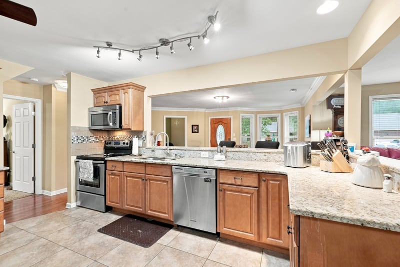 2008 Waterford Dr, Old Hickory, TN 37138