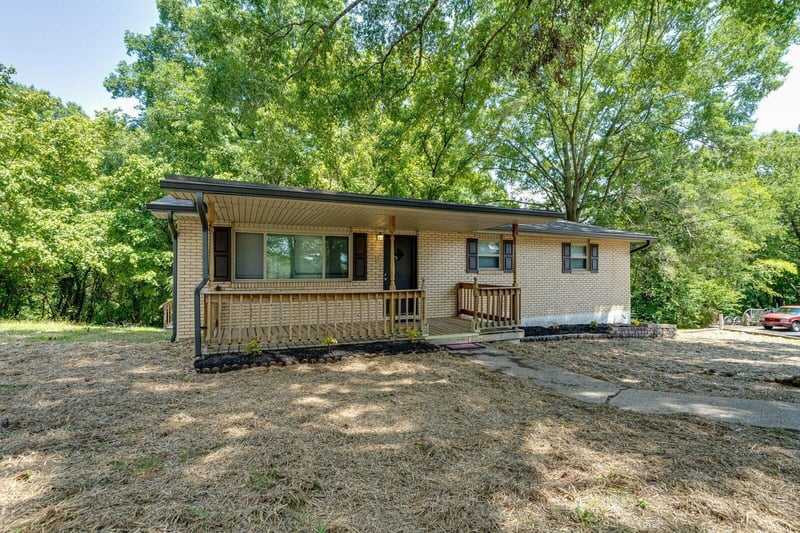 6 Canary Ln, Rossville, GA 30741