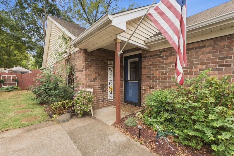 216 Hillside Ct, Murfreesboro, TN 37130