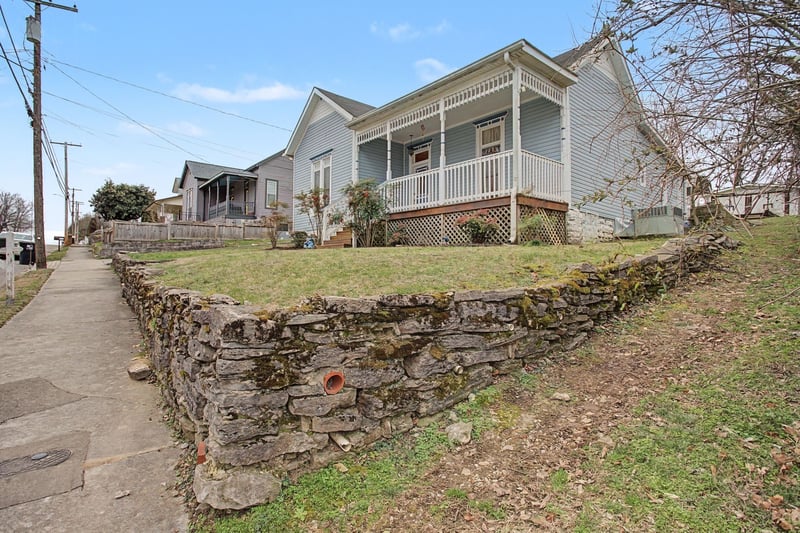 407 W 12th St, Columbia, TN 38401