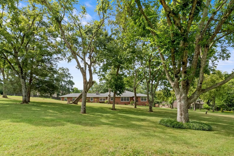 615 W Meade Dr, Nashville, TN 37205