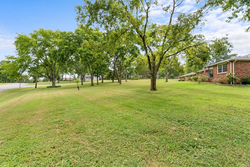 615 W Meade Dr, Nashville, TN 37205
