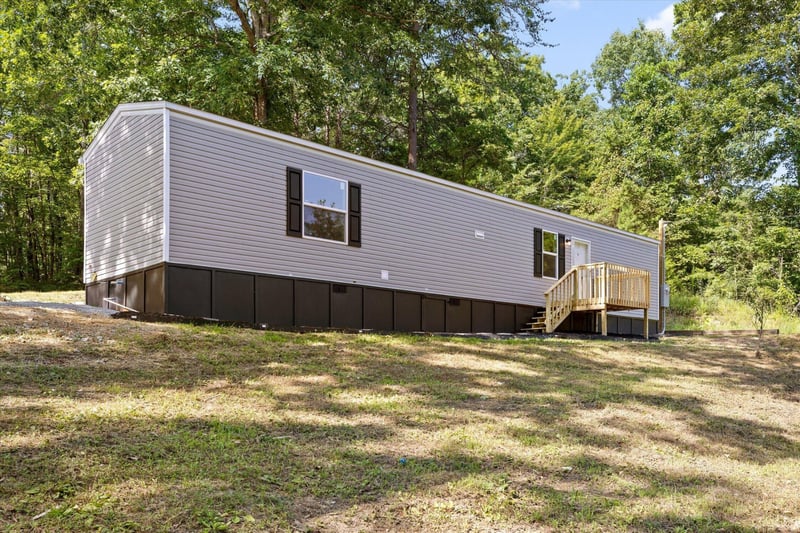 319 Scratch Ankle Rd, Trenton, GA 30752