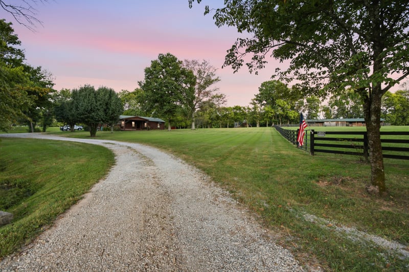 4220 Little Pond Ln, Thompsons Station, TN 37179