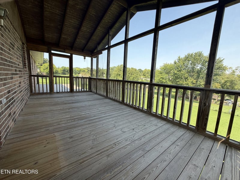 1456 Cattlemans Dr, Lenoir City, TN 37772