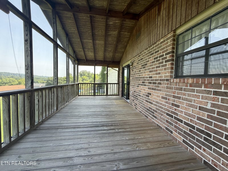 1456 Cattlemans Dr, Lenoir City, TN 37772