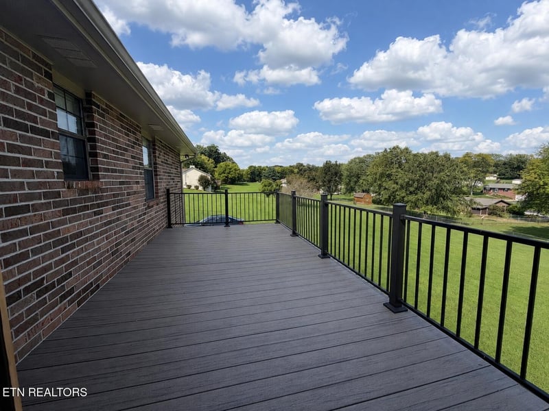1456 Cattlemans Dr, Lenoir City, TN 37772