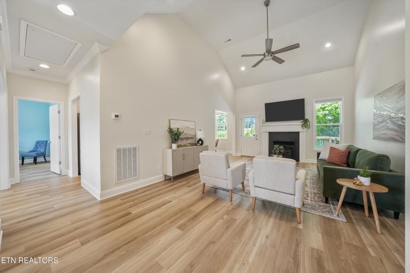 117 Crossroads Blvd, Oak Ridge, TN 37830