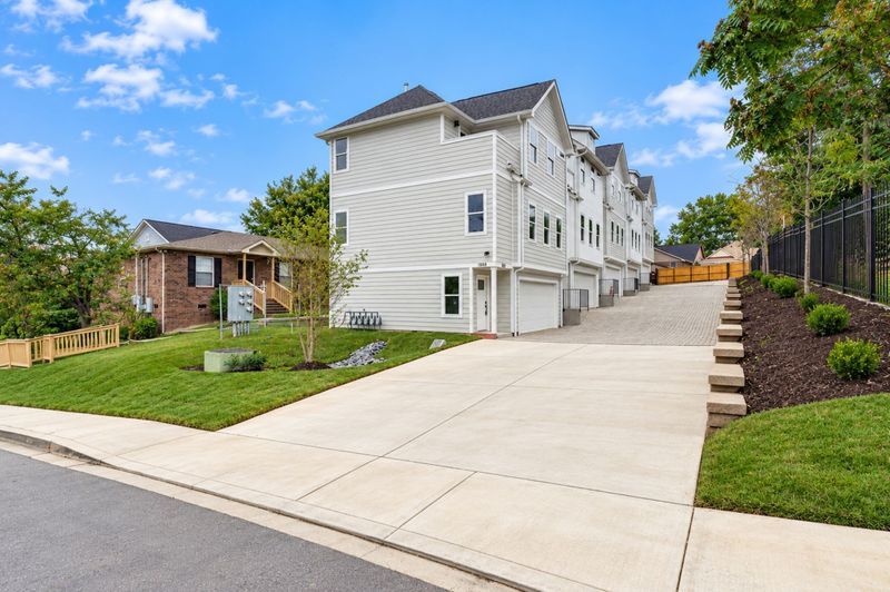 1818 Hermosa St, Nashville, TN 37208