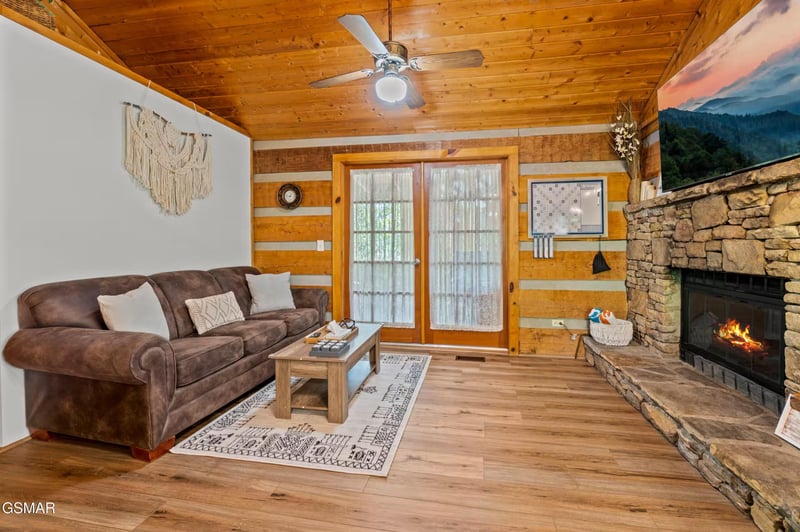 2336 Hidden Mountain Rd, Sevierville, TN 37876
