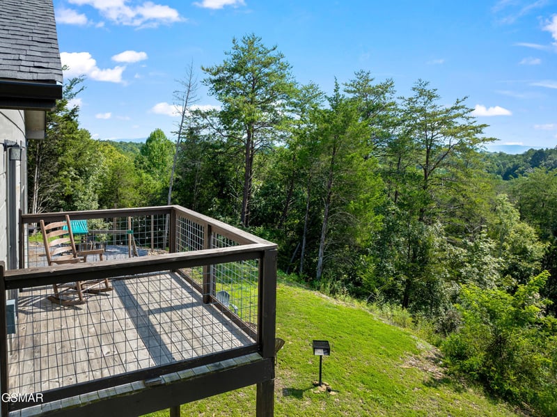 2107 Eagle Feather Dr, Sevierville, TN 37862