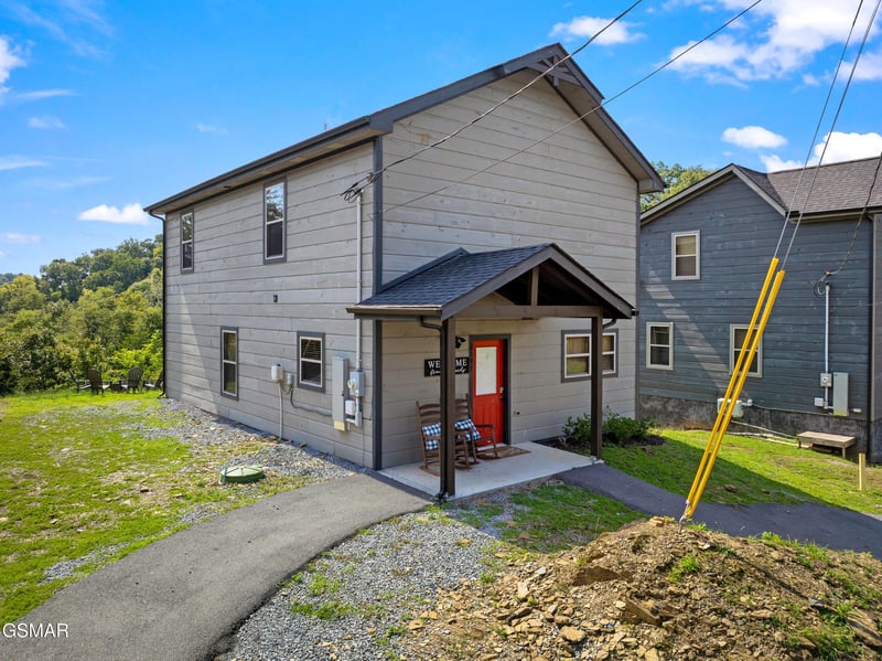 2107 Eagle Feather Dr, Sevierville, TN 37862