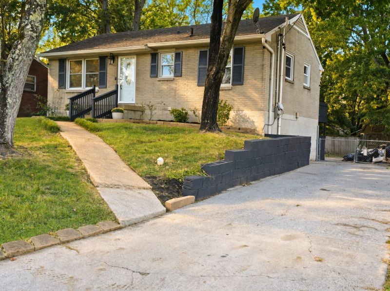 1413 Bain Dr, Madison, TN 37115