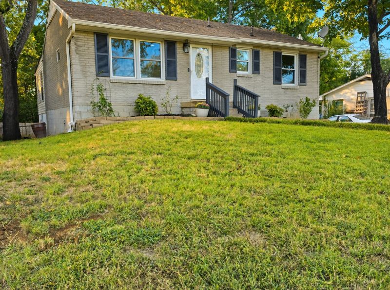 1413 Bain Dr, Madison, TN 37115