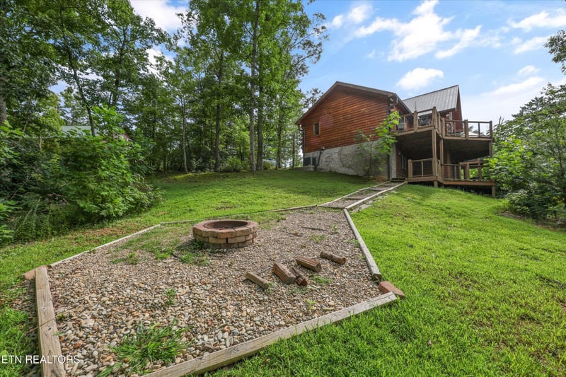 2421 Misty Shadows Dr, Sevierville, TN 37862