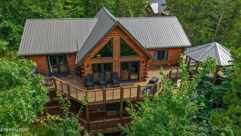2421 Misty Shadows Dr, Sevierville, TN 37862