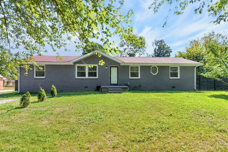 2057 Lake Rd, Greenbrier, TN 37073