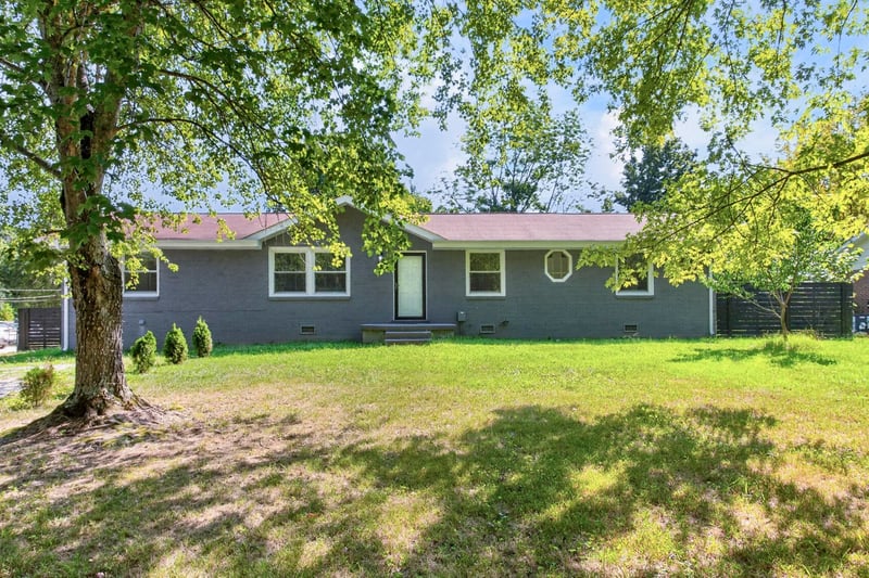 2057 Lake Rd, Greenbrier, TN 37073