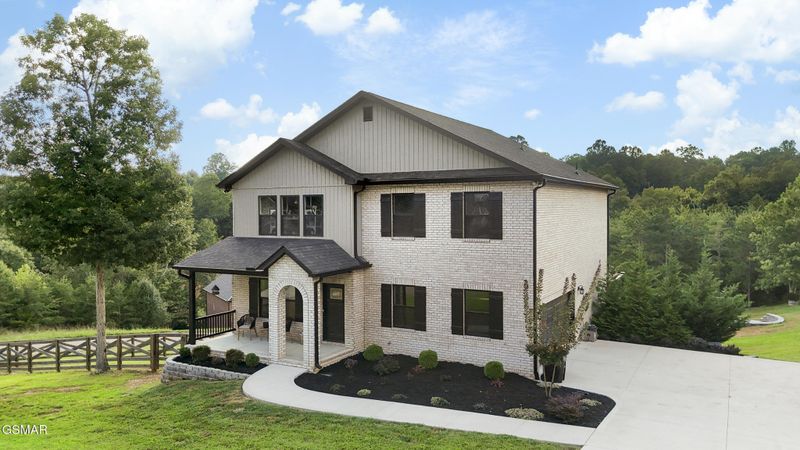 1007 Crown Ridge Ln, Powell, TN 37849