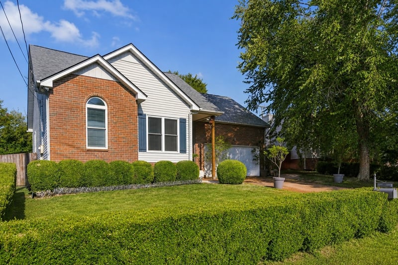 1304 Crestfield Dr, Nashville, TN 37211
